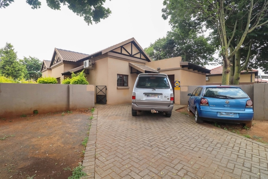 2 Bedroom Property for Sale in Waterval East North West